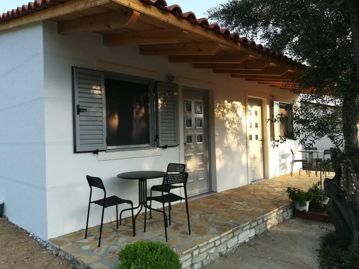 Himare Fshat Janakis Garden Livadi Beach المظهر الخارجي الصورة